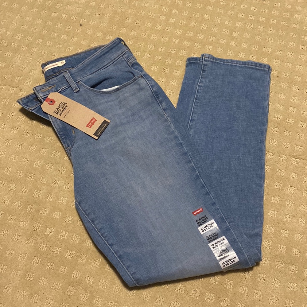 Levi cleans size 10